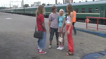 Две парочки потрахались в лесу