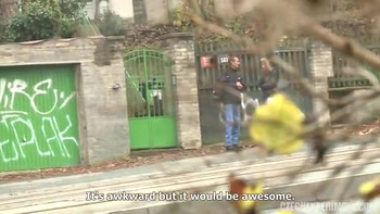 Молодой шалунье нравится быстрый перепихон