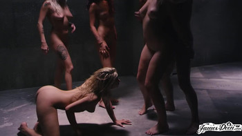 Жестко оттрахал толпу баб компиляция