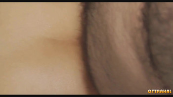 Молодой любовник сосет волосатую манду и засаживает писюн в зрелую даму