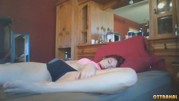 Развратные фантазии во сне у спящей сестры